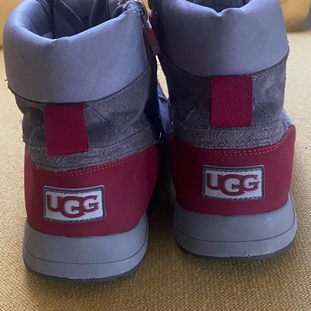 UGG Kids Boots - Gray with Red Accents - Picture 7 of 9